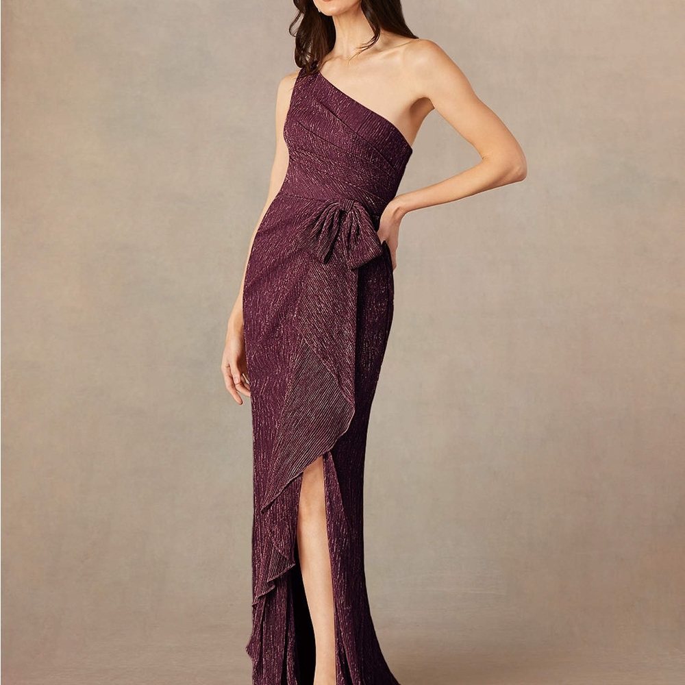 Azazie One-Shoulder Burgundy Dress SMALL LIKE NEW A4 EQUAL TO SMALL